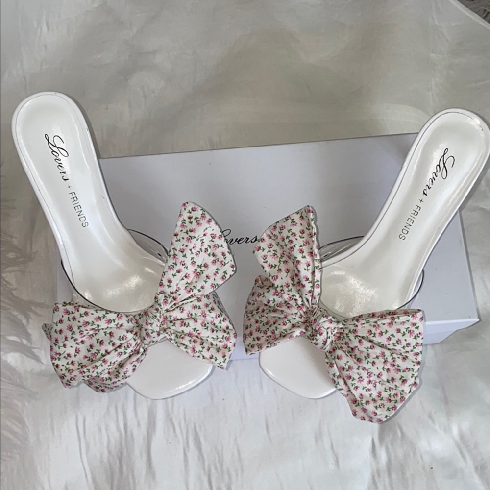 NEW Lovers and Friends Eclair bow white heel 7